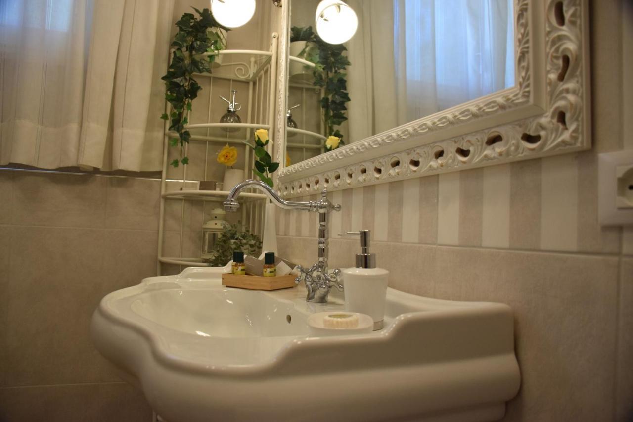 B&B Le Rose Di Paola Santa Maria a Monte Exteriör bild